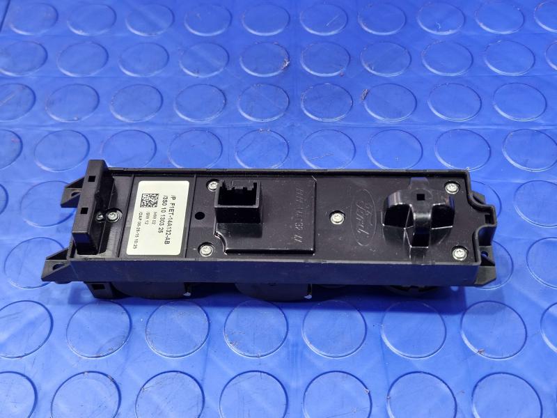 2016 Ford Focus Door Switch Front