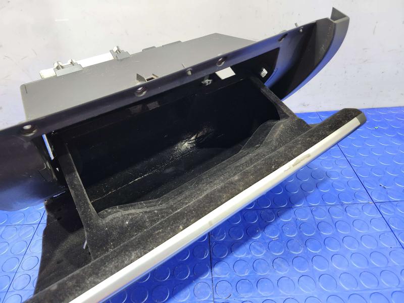 2013 Infiniti FX35 Glove Box