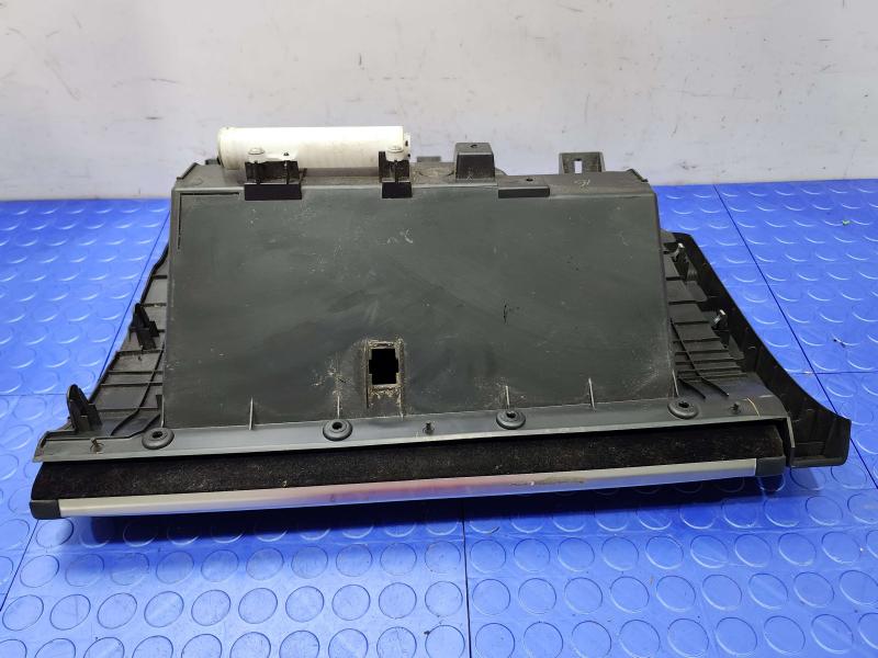 2013 Infiniti FX35 Glove Box