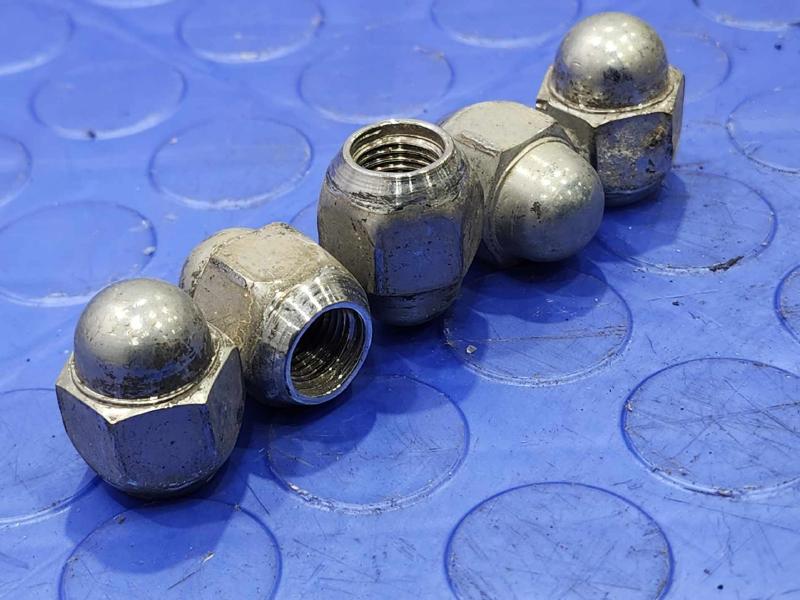 2008 Subaru Tribeca Lug Nuts