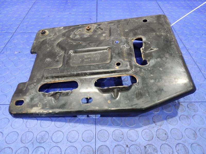 2010 Chevrolet Tahoe Battery Tray