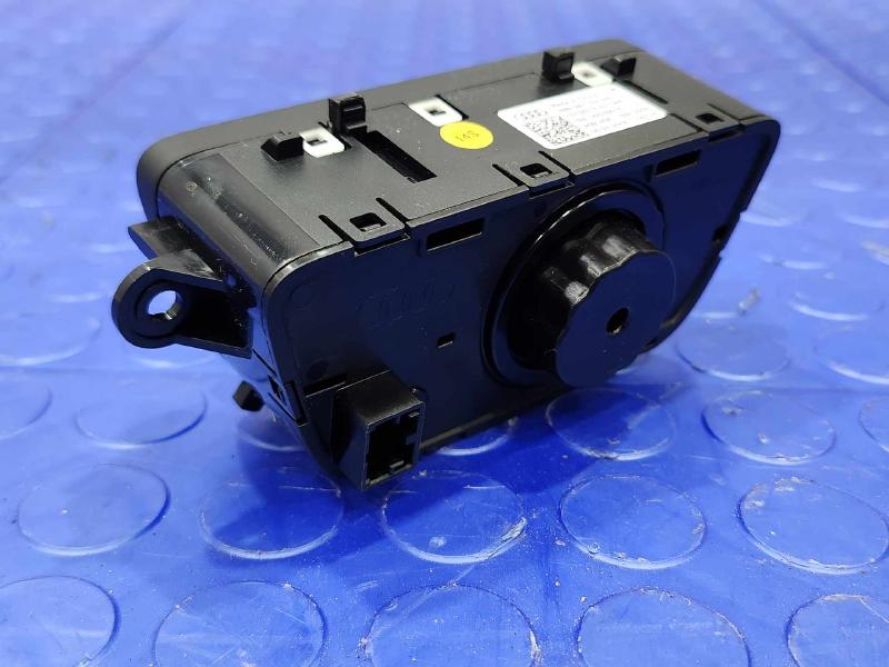 2017 Audi Q7 Headlight Switch (Dash Mtd)