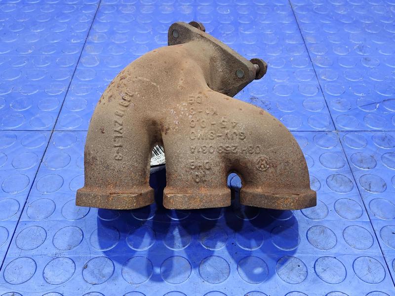 2018 Volkswagen Passat Exhaust Manifold
