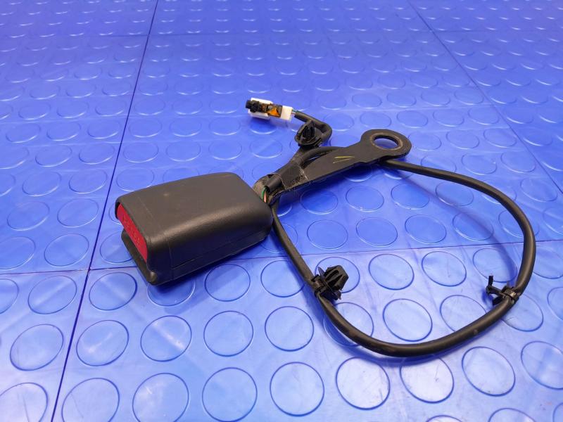 2021 Nissan Versa Front Seat Belt