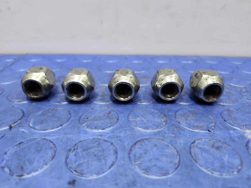 2016 Hyundai Tucson Lug Nuts