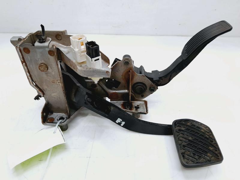 2015 Nissan Sentra Pedal Assembly
