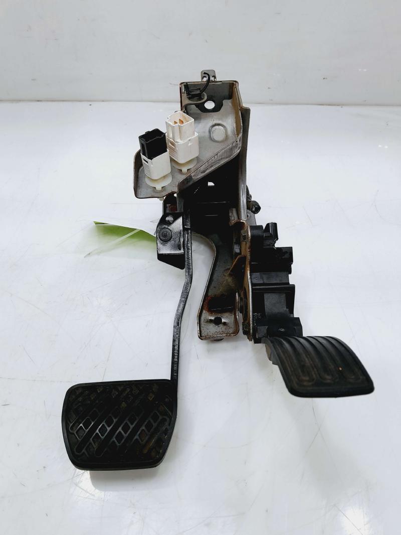 2015 Nissan Sentra Pedal Assembly