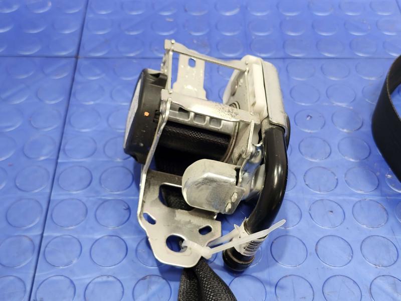 2015 Toyota Prius Front Seat Belt