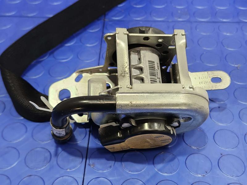 2015 Toyota Prius Front Seat Belt