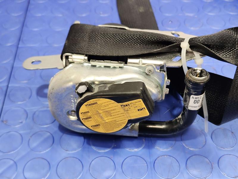 2015 Toyota Prius Front Seat Belt