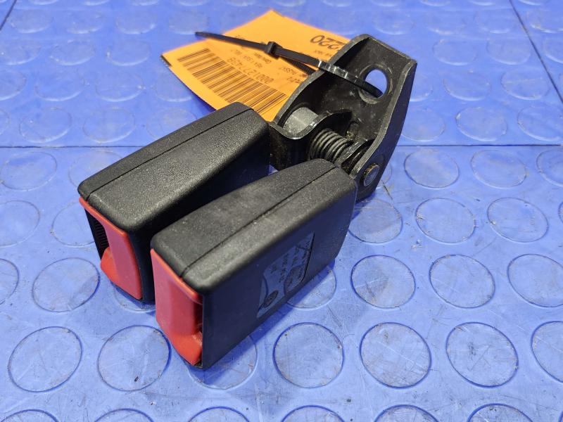2018 Volkswagen Passat Rear Seat Belt
