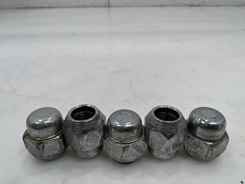 2014 Nissan Sentra Lug Nuts