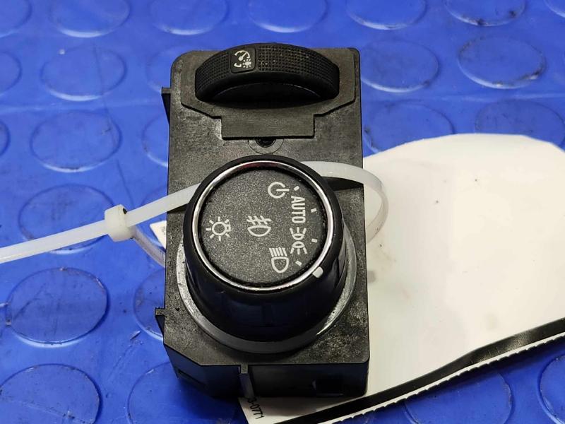 2014 Chevrolet Silverado 1500 Headlight Switch (Dash Mtd)