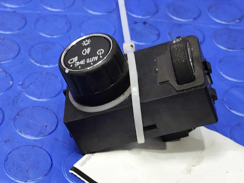 2014 Chevrolet Silverado 1500 Headlight Switch (Dash Mtd)