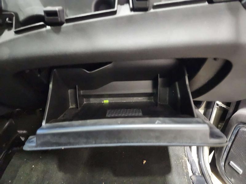 2015 Chevrolet Tahoe Glove Box