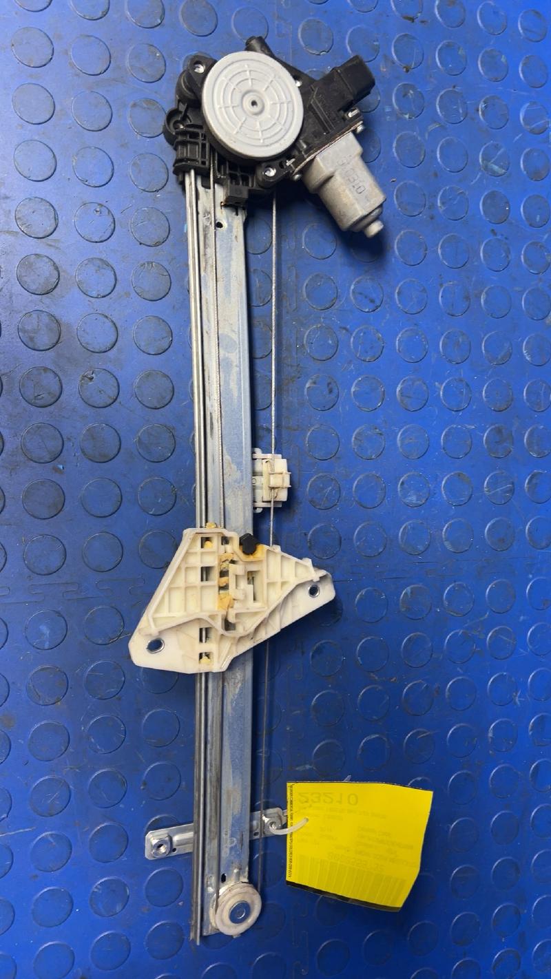 2014 Subaru Crosstrek Front Door Regulator