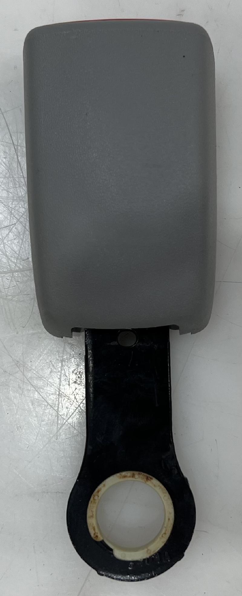 2010 - 2013 Toyota Highlander 3rd Row Rear Seat Belt Buckle Left or Right Side Gray OEM ,LH