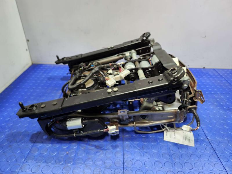 2014 Nissan Maxima Seat Track