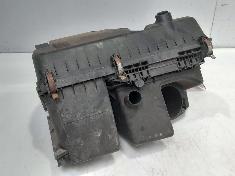 2006-2011 Cadillac DTS 4.6L Engine Air Cleaner Box Assembly OEM 25967698 15911995