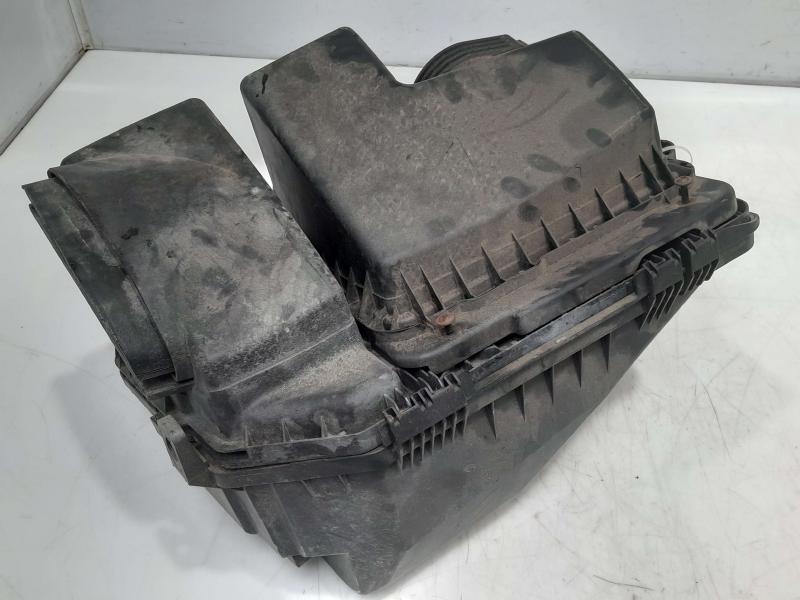 2006-2011 Cadillac DTS 4.6L Engine Air Cleaner Box Assembly OEM 25967698 15911995
