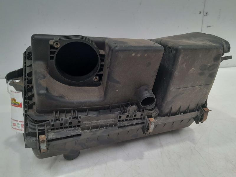 2006-2011 Cadillac DTS 4.6L Engine Air Cleaner Box Assembly OEM 25967698 15911995