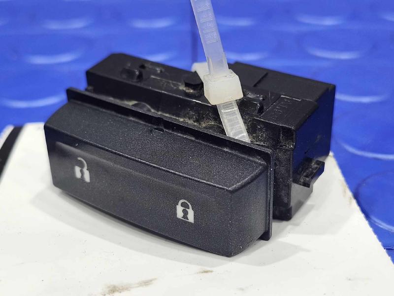2014 Chevrolet Silverado 1500 Door Switch Front