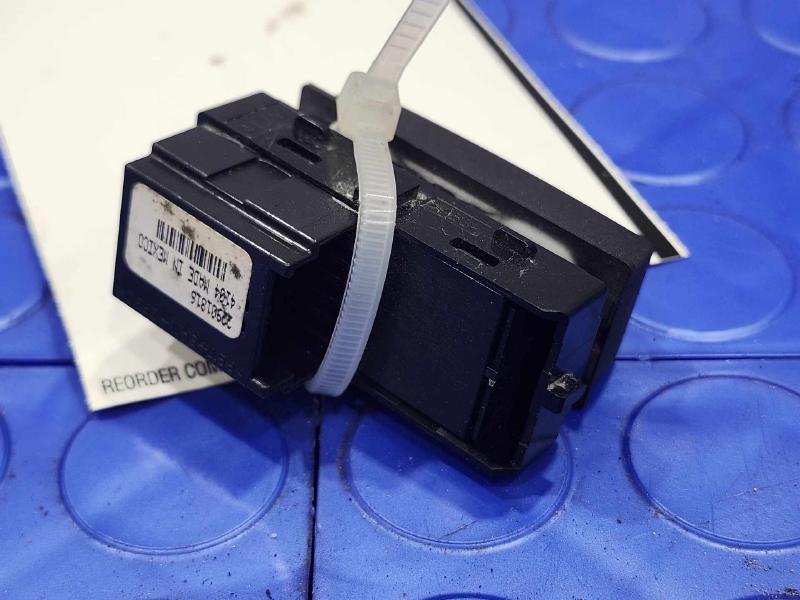 2014 Chevrolet Silverado 1500 Door Switch Front