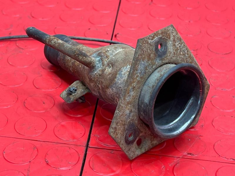 2008 Chevrolet Suburban Fuel Filler Neck