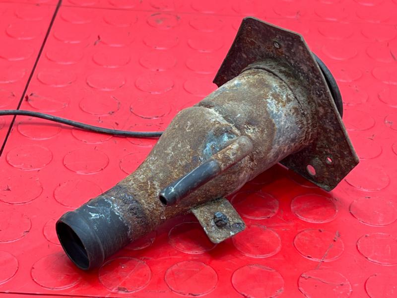2008 Chevrolet Suburban Fuel Filler Neck