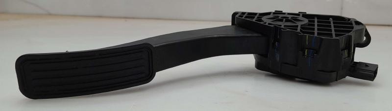 2013 - 2019 Ford Fusion Accelerator Pedal Assembly OEM DG9C-9F836-AC