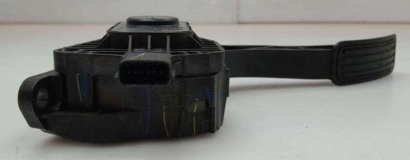2013 - 2019 Ford Fusion Accelerator Pedal Assembly OEM DG9C-9F836-AC