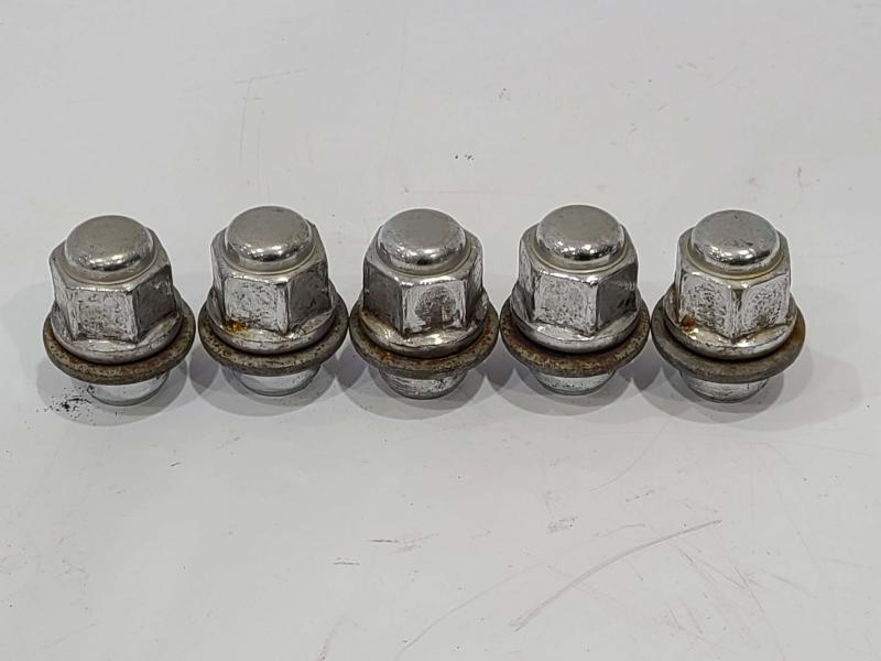 2015 Genesis Genesis Lug Nuts