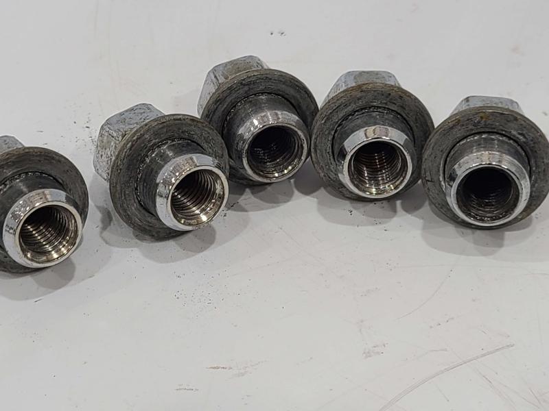 2015 Genesis Genesis Lug Nuts