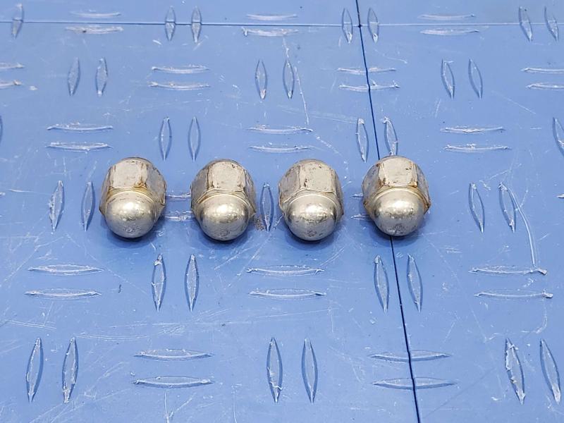 2013 Toyota Yaris Lug Nuts