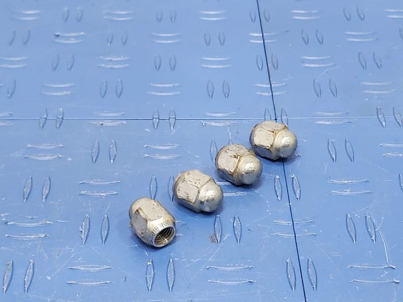 2013 Toyota Yaris Lug Nuts