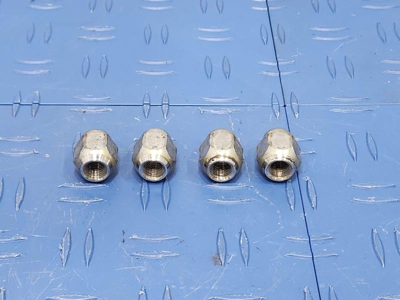 2013 Toyota Yaris Lug Nuts