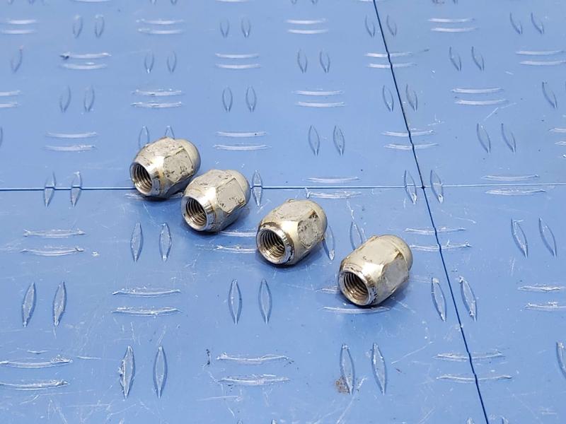 2013 Toyota Yaris Lug Nuts