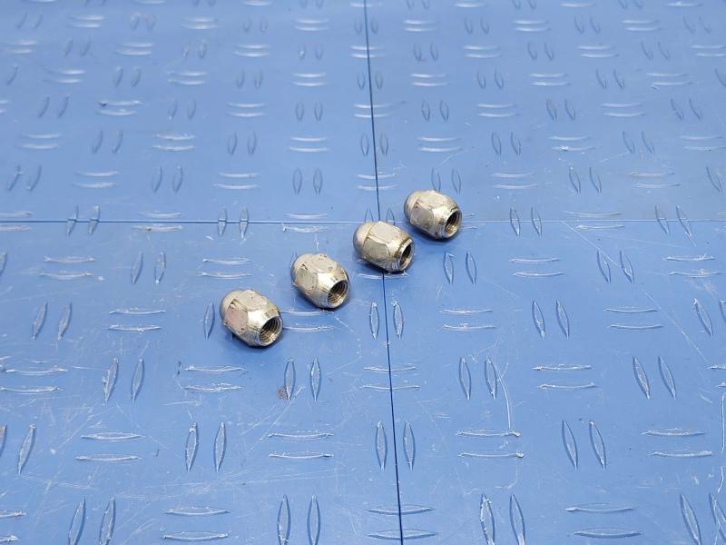 2013 Toyota Yaris Lug Nuts