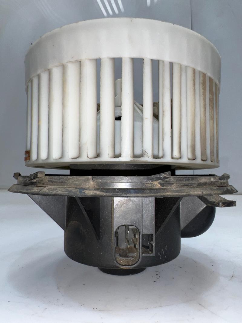1999 Chevrolet Silverado 1500 Blower Motor