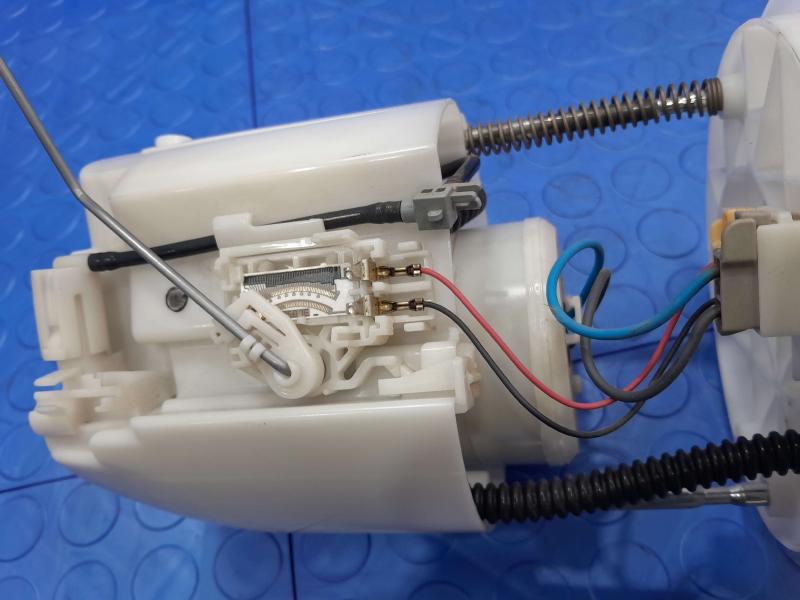 2009-2020  Dodge Joruney 2.4L FWD Fuel Pump Assembly Genuine OEM 04743907AB