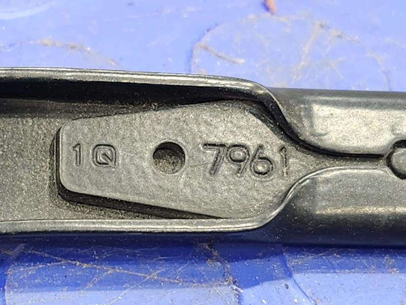 2013 Chrysler 300 Wiper Arm