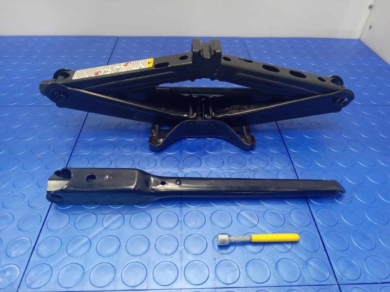 2011 Chevrolet Impala Jack Assembly