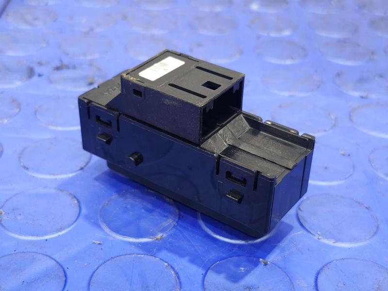 2018 Nissan Maxima Door Switch Front