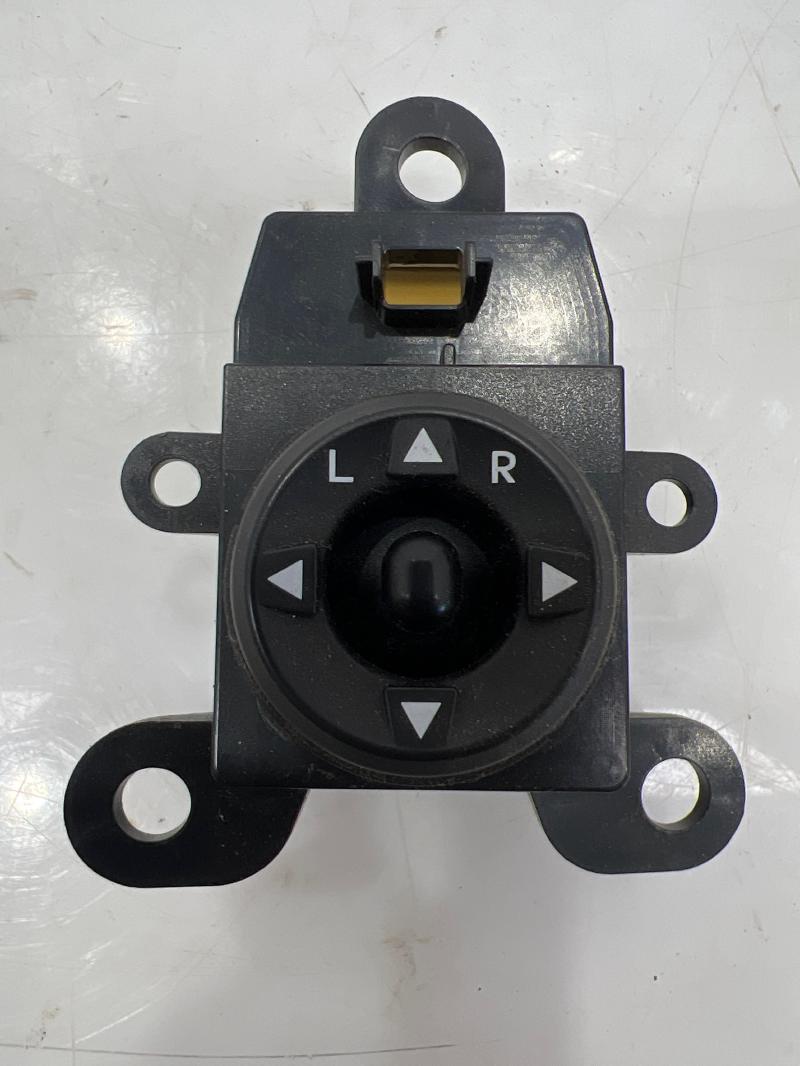 2012 - 2017 Hyundai Veloster Power Door Mirror Switch OEM 935302V010