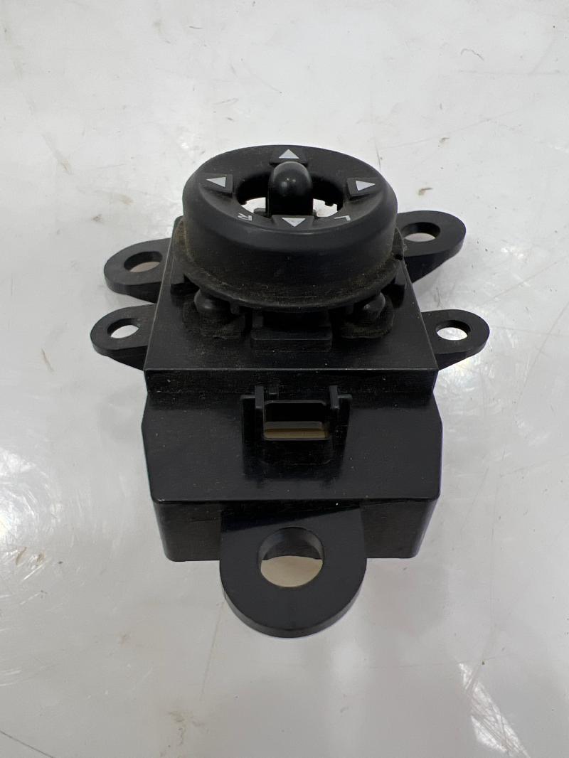 2012 - 2017 Hyundai Veloster Power Door Mirror Switch OEM 935302V010