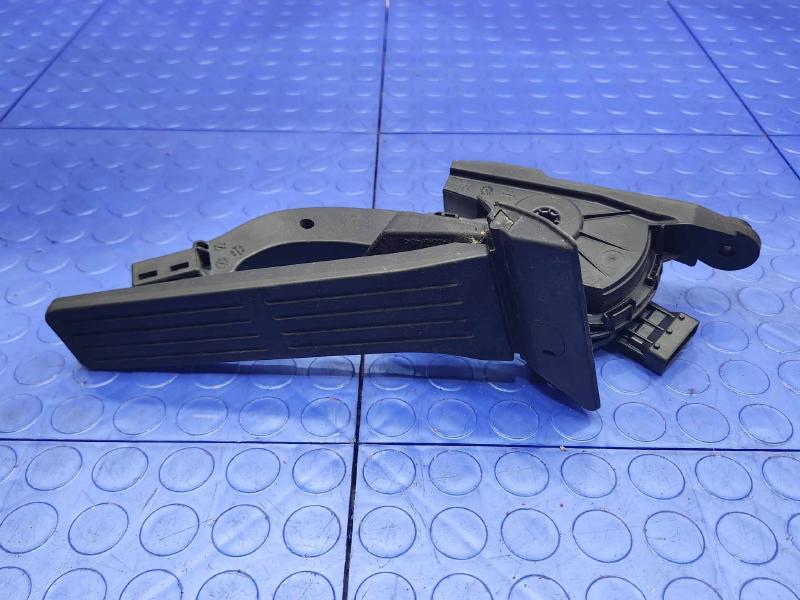 2014-2018 Kia Forte Accelerator Pedal Assembly Genuine OEM 32700A6110