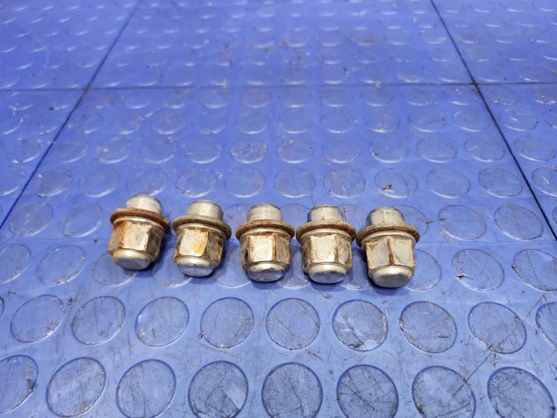 2016 Kia Sedona Lug Nuts