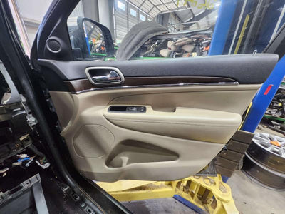 2015 Jeep Grand Cherokee Front Door Trim Panel