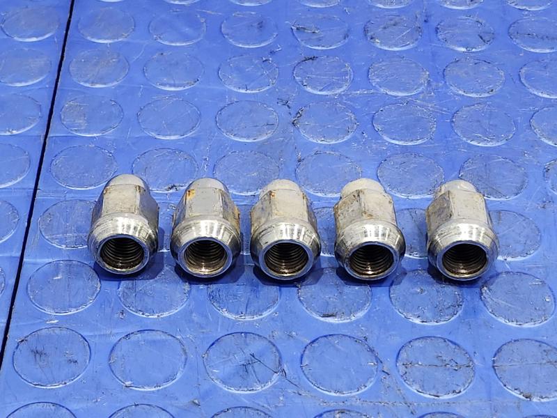 2010 Dodge Challenger Lug Nuts