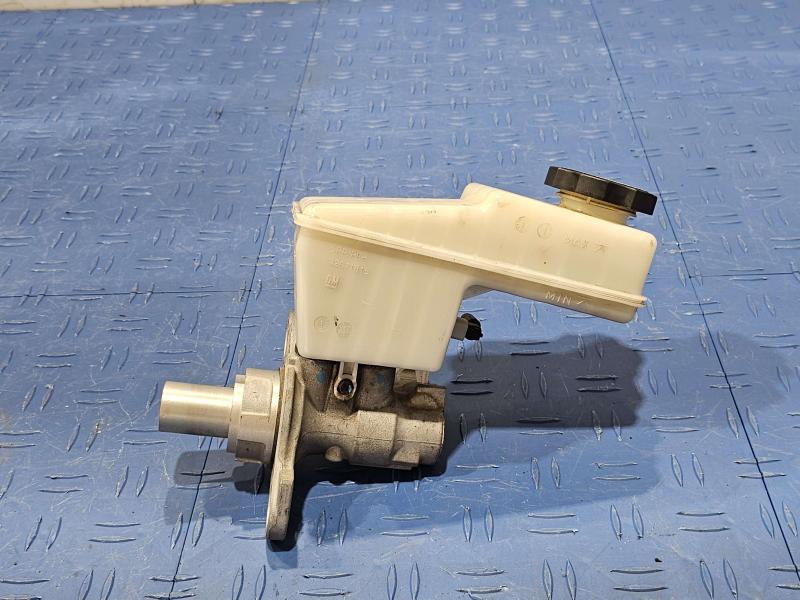 2017-2023 GMC Acadia OEM Brake Master Cylinder Assembly Genuine Part 84644599
